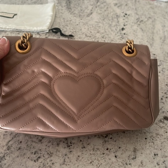 Authentic Gucci Calfskin Matelasse Marmont Shoulder Bag Small, with dust bag - Picture 3 of 12